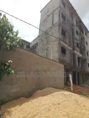 13chbre Blocs d'appartements dans Zié Multi-Service, Cocody à Vendre