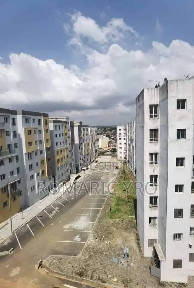 3chbre Appartement dans Romaric, Abobo-Doume à Vendre