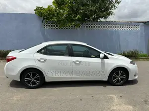 Photo - Toyota Corolla 2018 Blanc