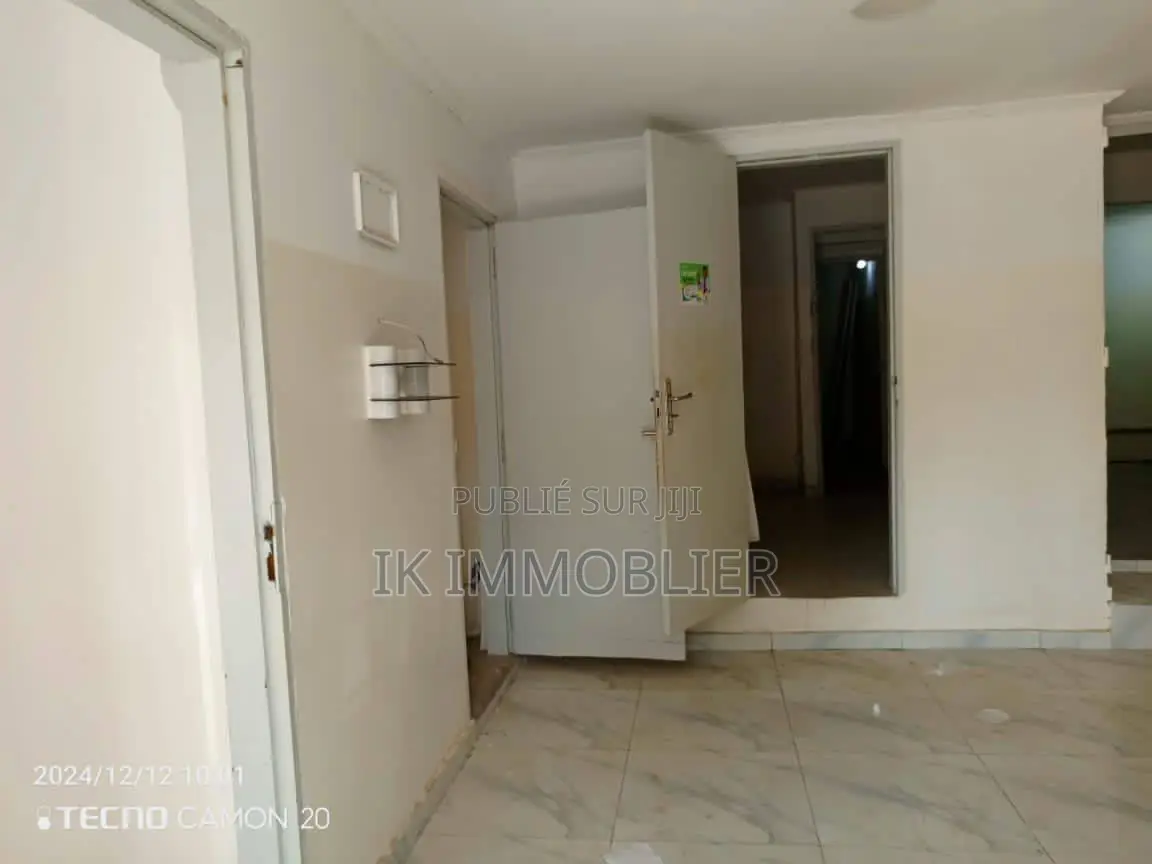 6chbre Villa dans Yopougon à Vendre