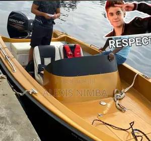 Photo - En Vente Bateau Coque Polyester Shakespeare
