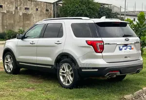 Ford Explorer Platinum AWD 2018 Gris