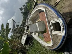 Photo - Coque Bateau Simple Sans Moteur