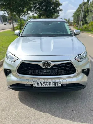 Photo - Toyota Highlander XLE 2021 Gris
