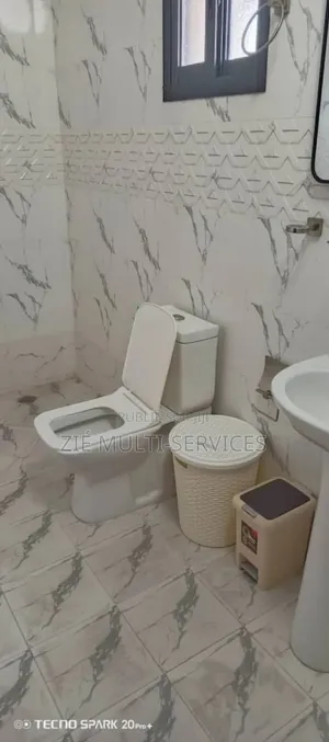 Furnished 8chbre Duplex dans Zié Multi-Service, Cocody à Vendre