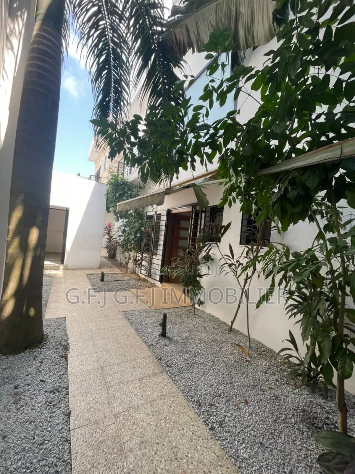 6chbre Duplex dans G.F.J Immobilier, Cocody à Vendre