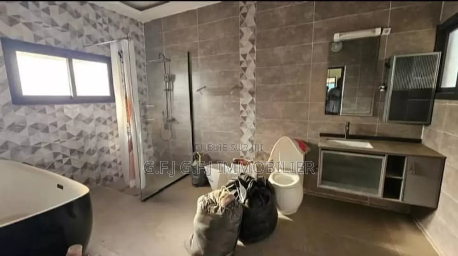 6chbre Duplex dans G.F.J Immobilier, Cocody à Louer