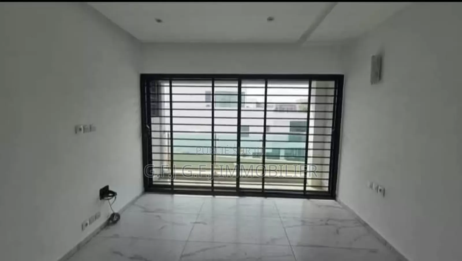 4chbre Villa dans G.F.J Immobilier, Cocody à Louer