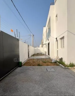 6chbre Duplex dans G.F.J Immobilier, Cocody à Louer