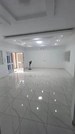 3chbre Appartement dans Lollo Jean Luc, Cocody à Louer