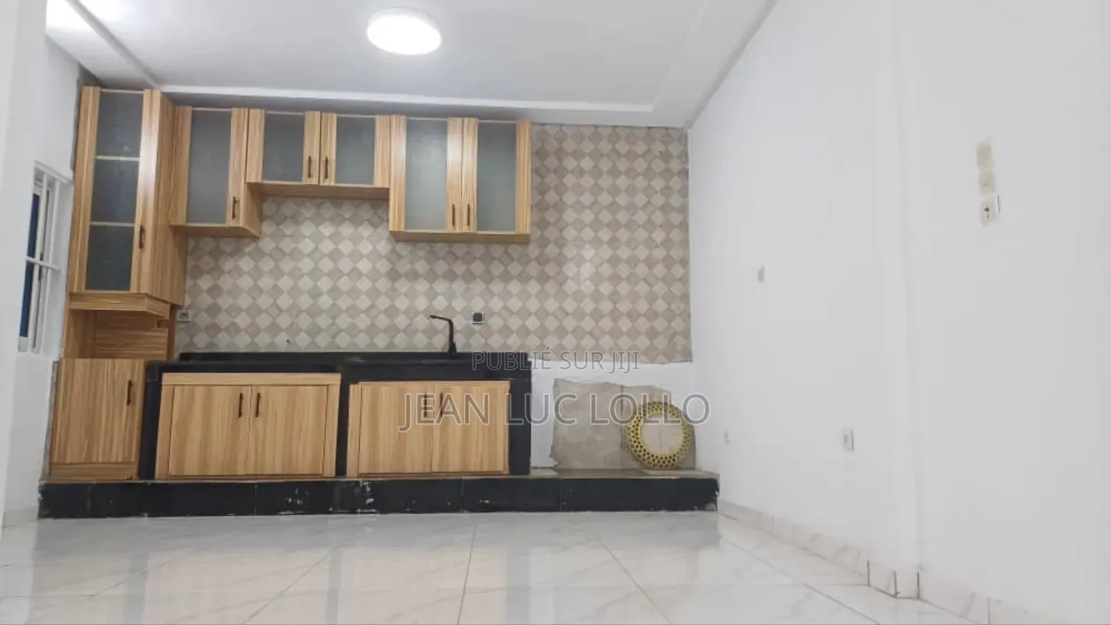 3chbre Appartement dans Lollo Jean Luc, Cocody à Louer