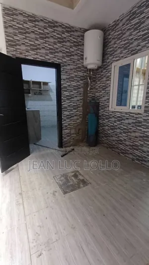 3chbre Appartement dans Lollo Jean Luc, Cocody à Louer