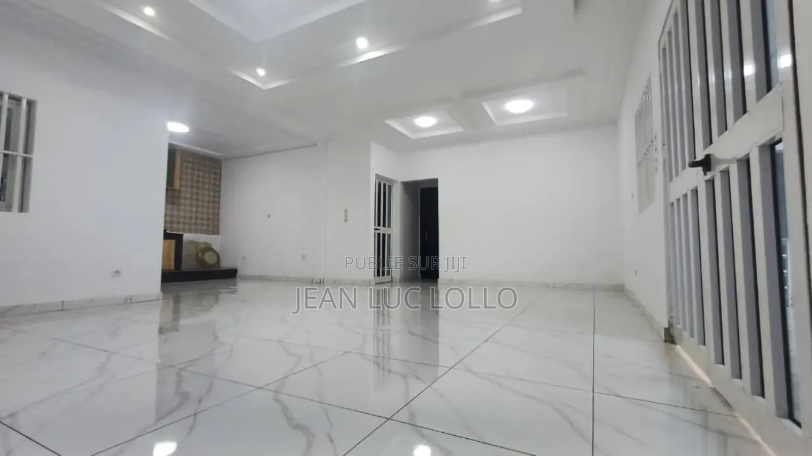 3chbre Appartement dans Lollo Jean Luc, Cocody à Louer