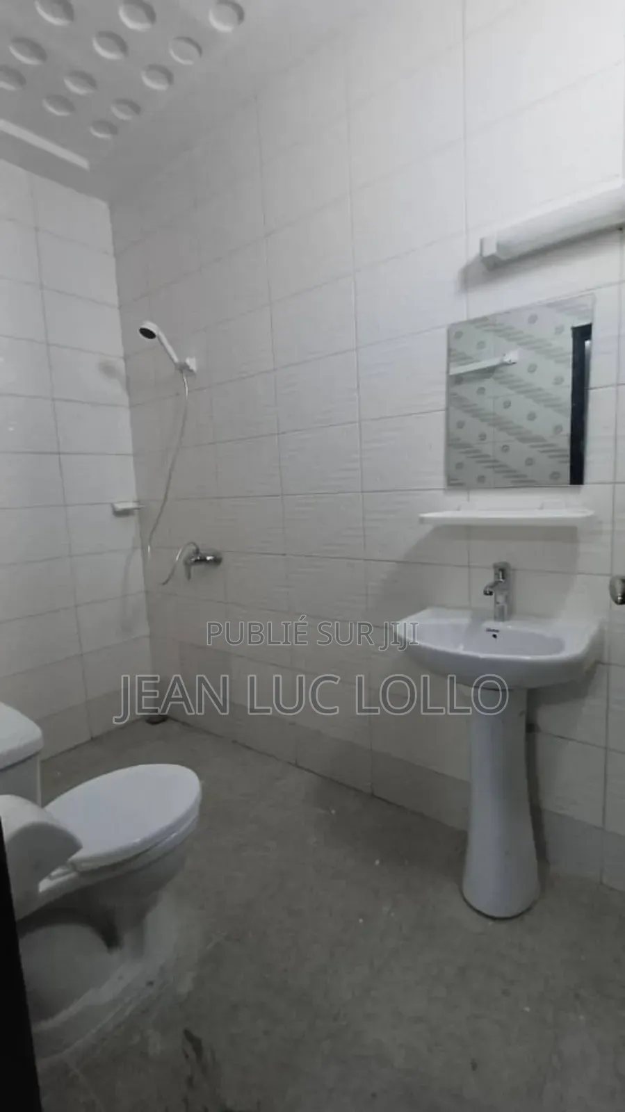 3chbre Appartement dans Lollo Jean Luc, Cocody à Louer