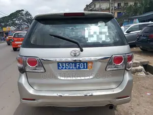 Toyota Fortuner 2.5 D AWD 2012 Gris