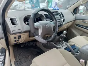 Toyota Fortuner 2.5 D AWD 2012 Gris