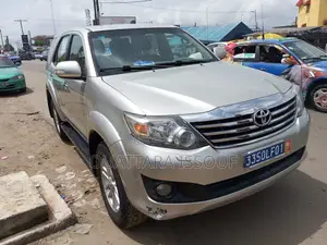 Toyota Fortuner 2.5 D AWD 2012 Gris