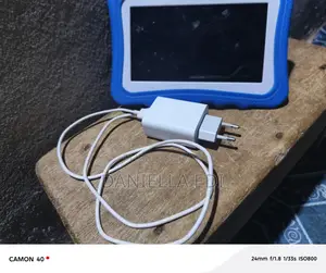 New Luxury Touch E825 16 GB Bleu