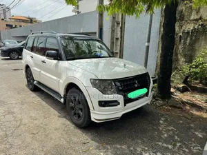 Mitsubishi Pajero V80 3.0 VR-I 2014 Blanc cassé