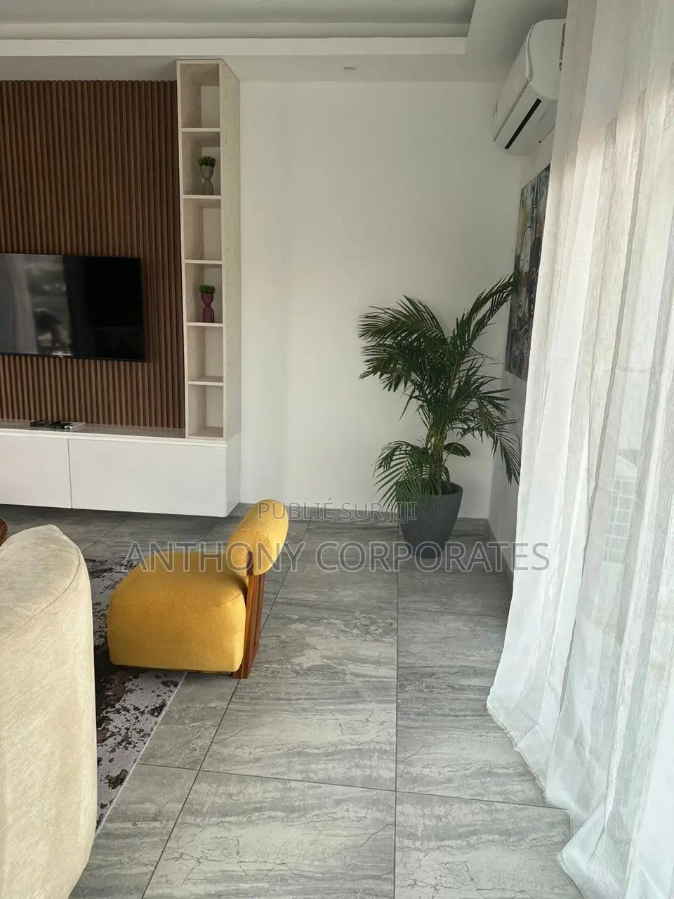 Appartement Meublé 3 Pièces Au 4èeme Étage Avec Ascenseur.