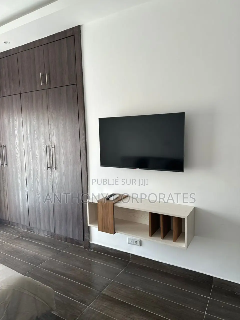 Appartement Meublé 3 Pièces Au 4èeme Étage Avec Ascenseur.