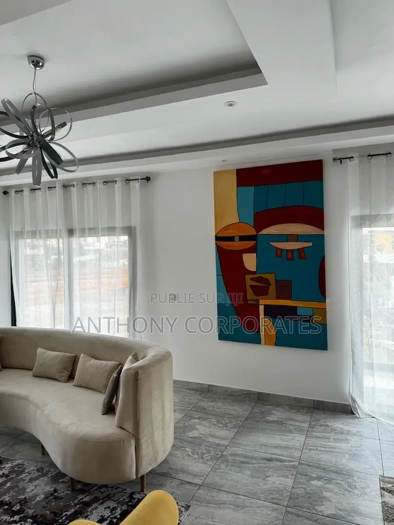 Appartement Meublé 3 Pièces Au 4èeme Étage Avec Ascenseur.