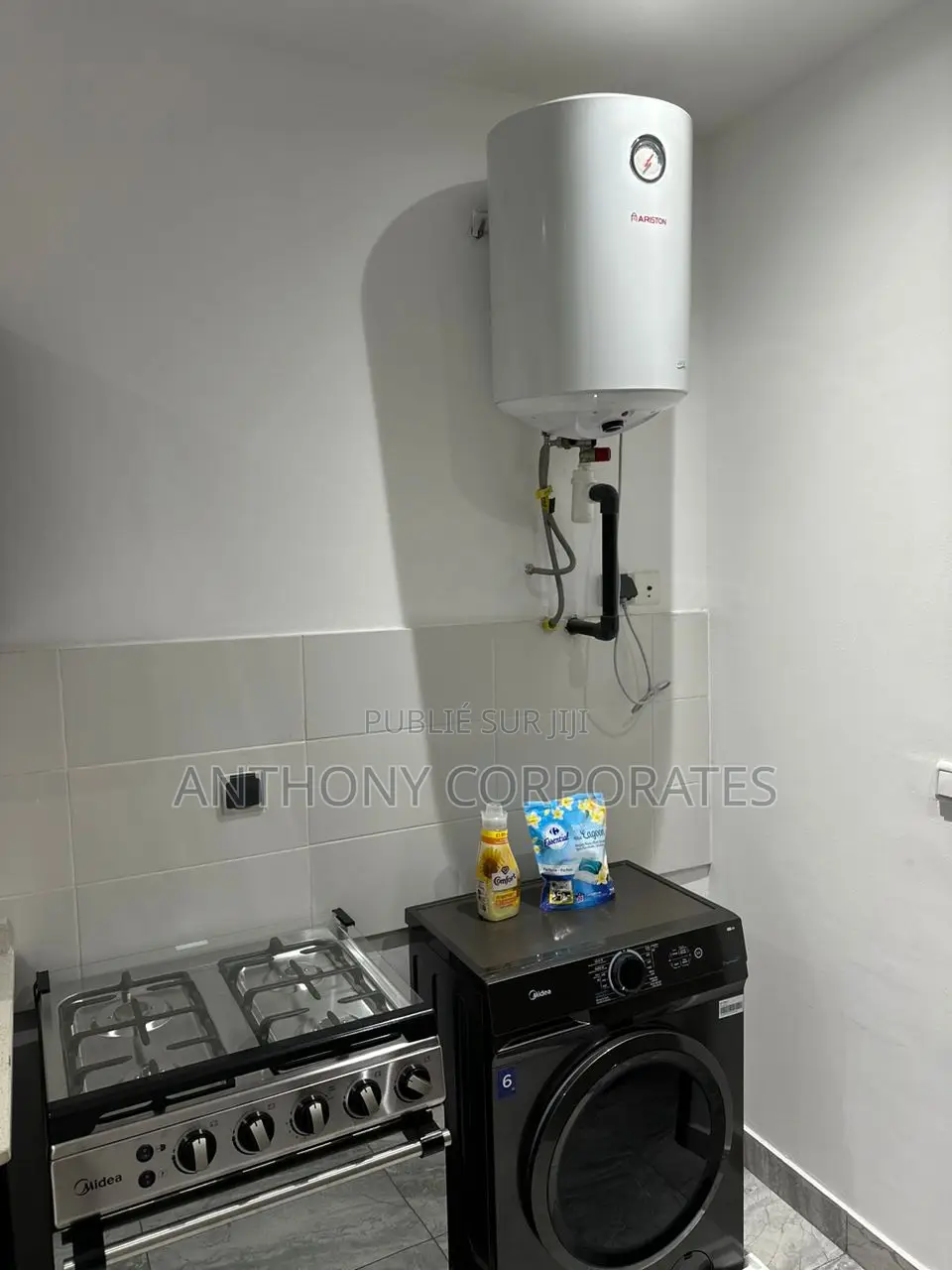 Appartement Meublé 3 Pièces Au 4èeme Étage Avec Ascenseur.