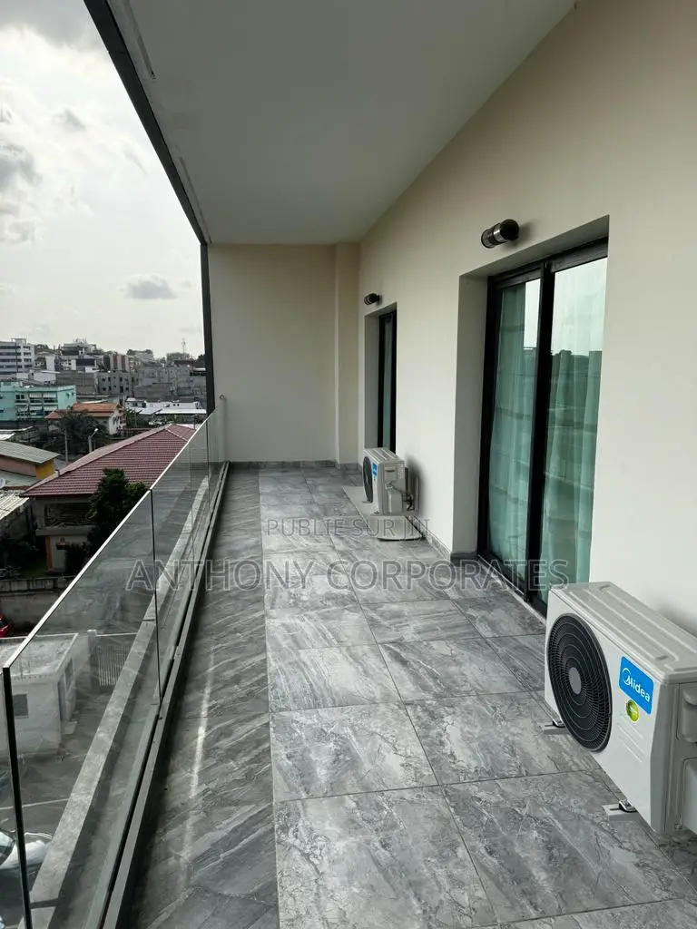 Appartement Meublé 3 Pièces Au 4èeme Étage Avec Ascenseur.