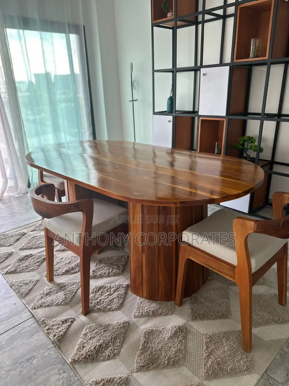 Appartement Meublé 3 Pièces Au 4èeme Étage Avec Ascenseur.