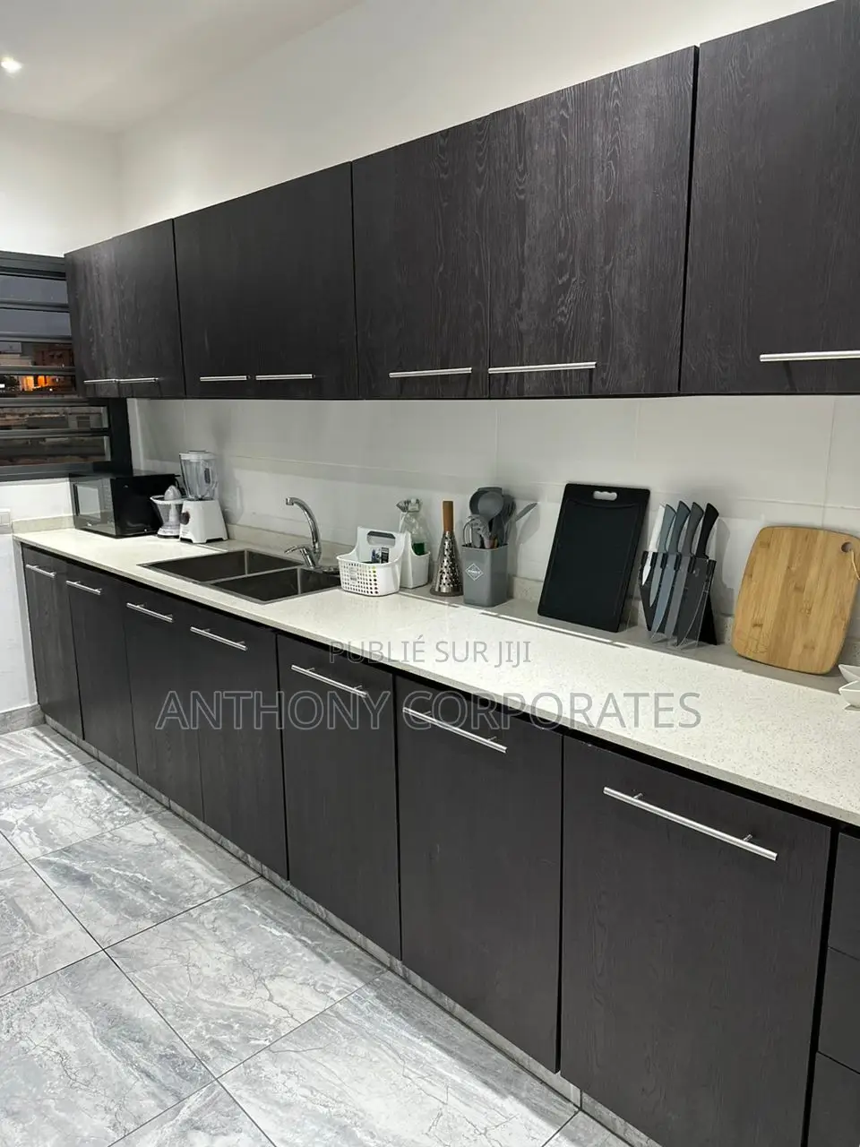 Appartement Meublé 3 Pièces Au 4èeme Étage Avec Ascenseur.