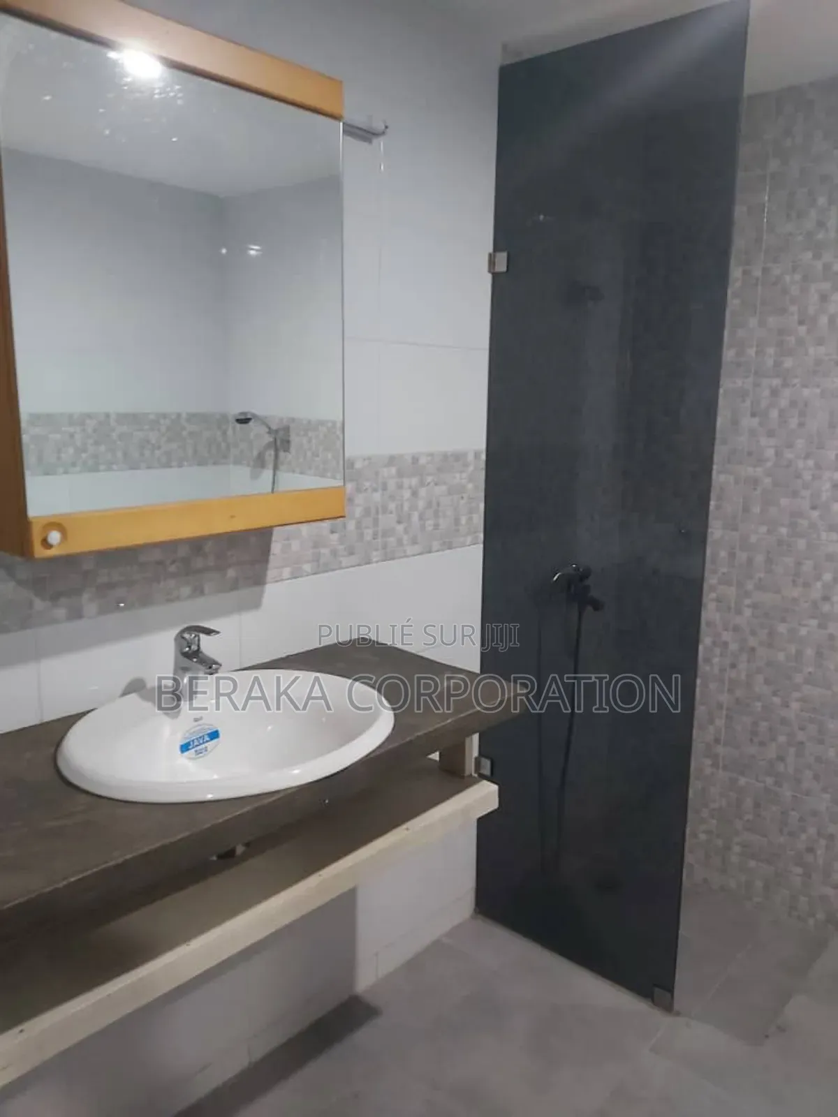 Furnished 5chbre Appartement dans Beraka Corporation, Cocody à Vendre