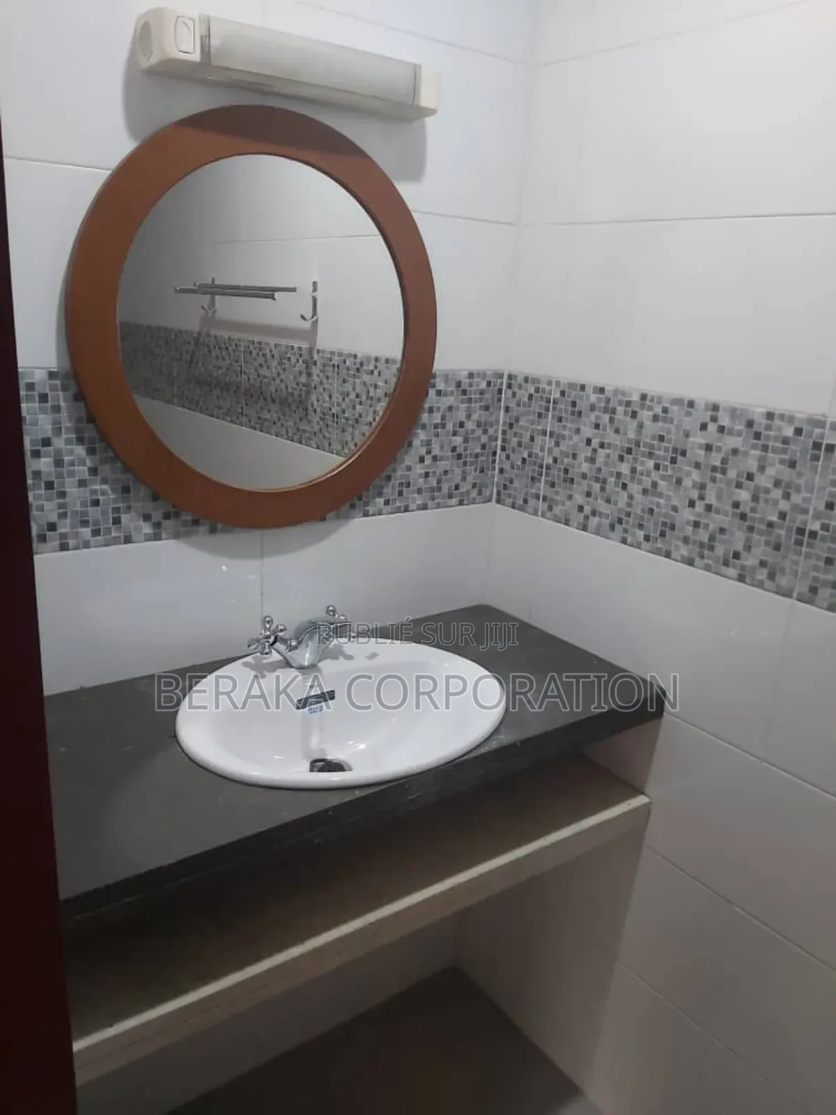 Furnished 5chbre Appartement dans Beraka Corporation, Cocody à Vendre