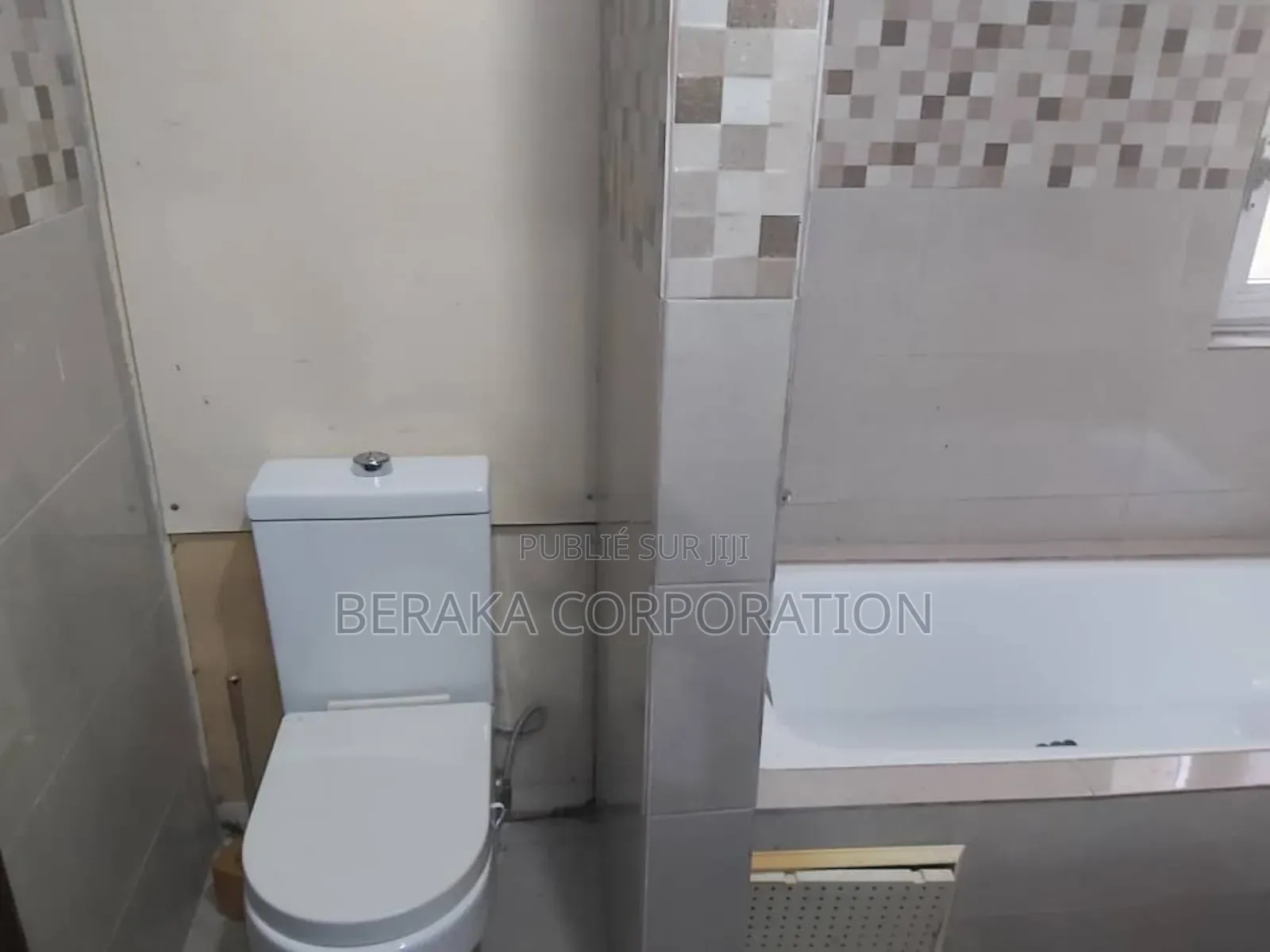 Furnished 5chbre Appartement dans Beraka Corporation, Cocody à Vendre