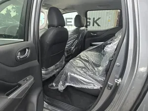 New Nissan Navara 2025 Gris