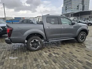 New Nissan Navara 2025 Gris