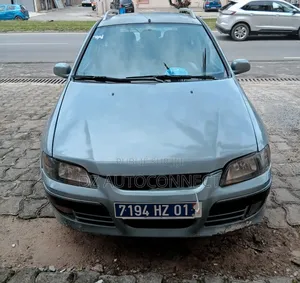 Photo - Mitsubishi Spacestar 2004 Gris