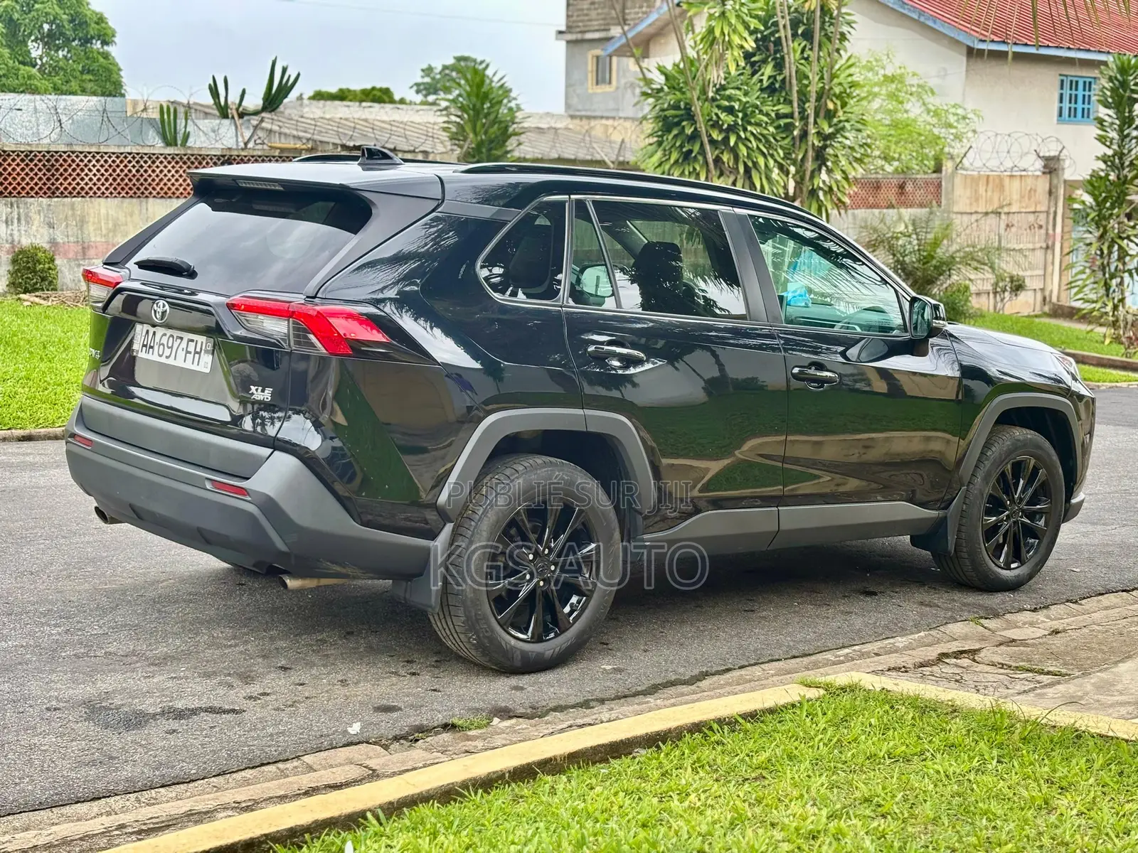Toyota RAV4 XLE 2021 Noir