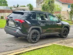 Toyota RAV4 XLE 2021 Noir