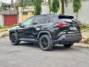 Toyota RAV4 XLE 2021 Noir
