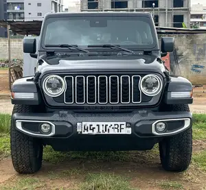 Jeep Wrangler Sahara 4 Door 4x4 2024 Gris