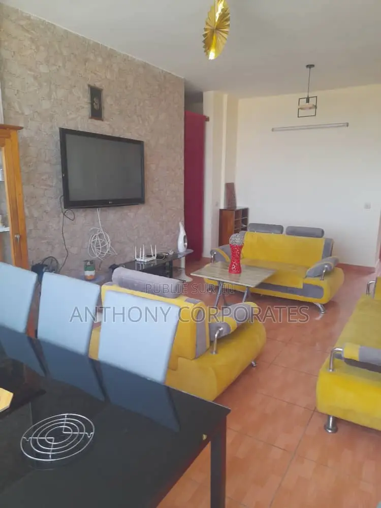 Appartement Meublé (3) Pièces Situé À Cocody Angré Château.