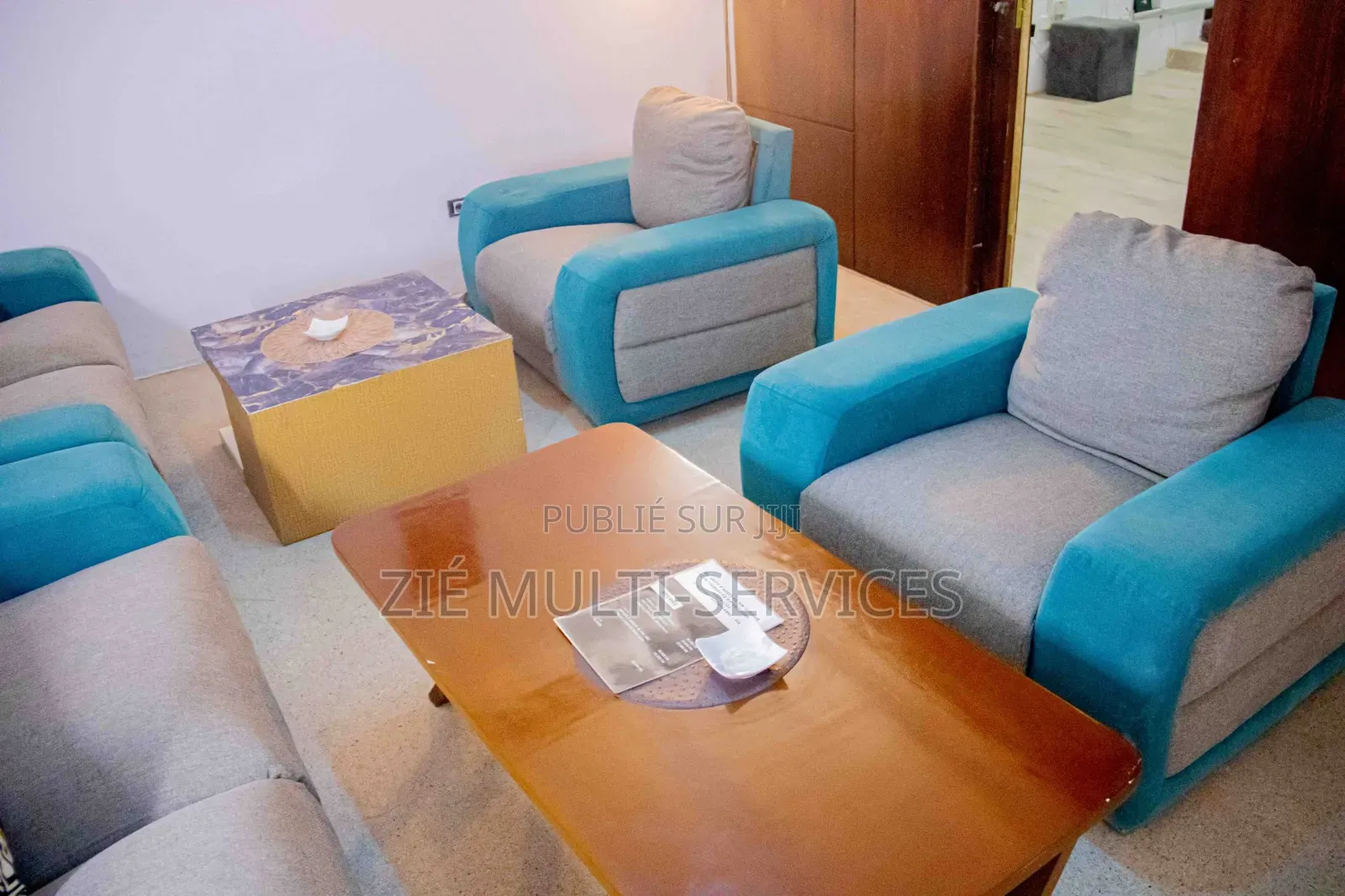 Furnished 17chbre Villa dans Zié Multi-Service, Deux Plateaux à Vendre