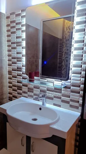 Furnished 17chbre Villa dans Zié Multi-Service, Deux Plateaux à Vendre