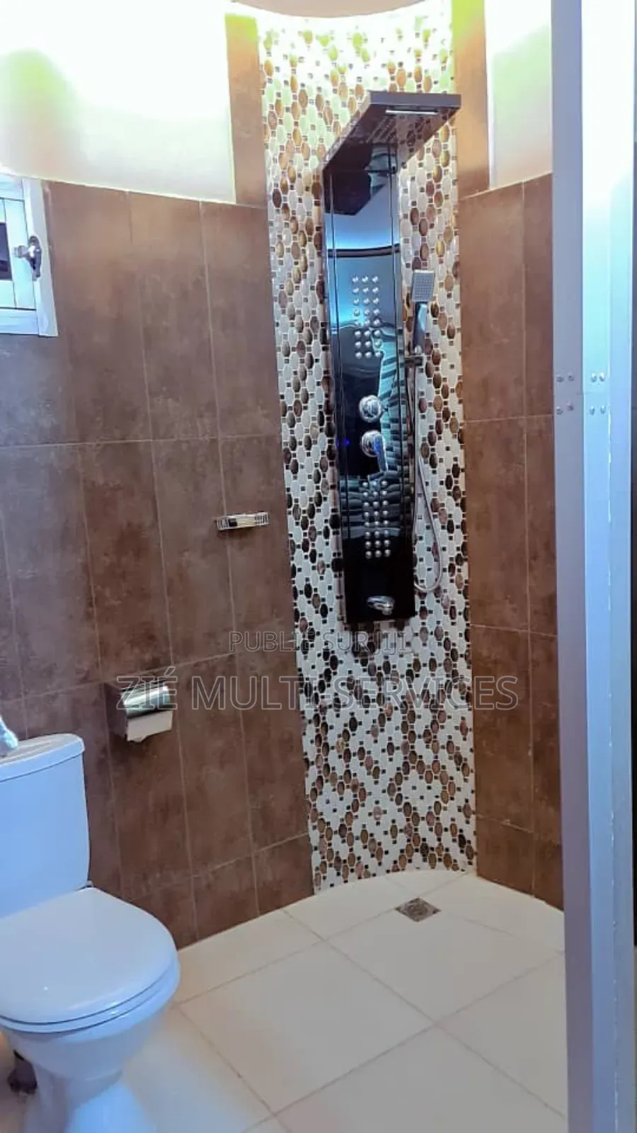 Furnished 17chbre Villa dans Zié Multi-Service, Deux Plateaux à Vendre