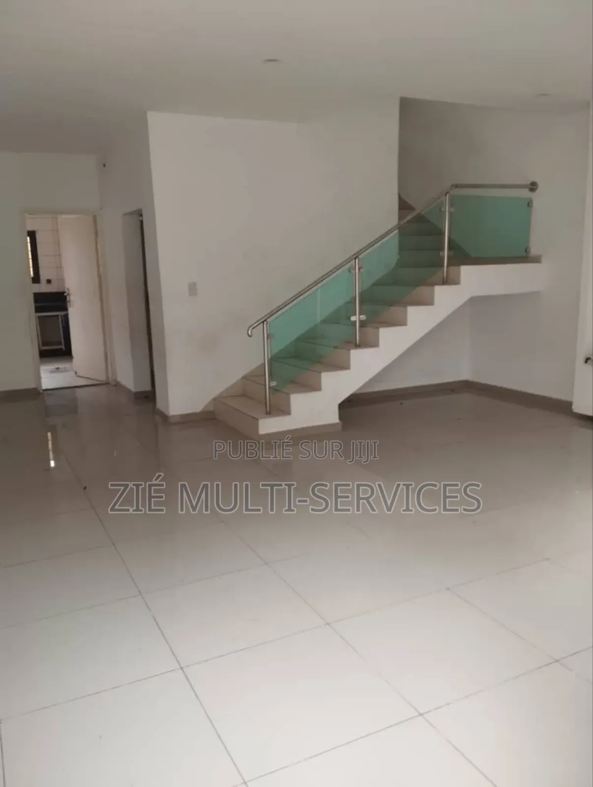 Furnished 5chbre Duplex dans Zié Multi-Service, Cocody à Vendre