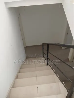 Furnished 5chbre Duplex dans Zié Multi-Service, Cocody à Vendre