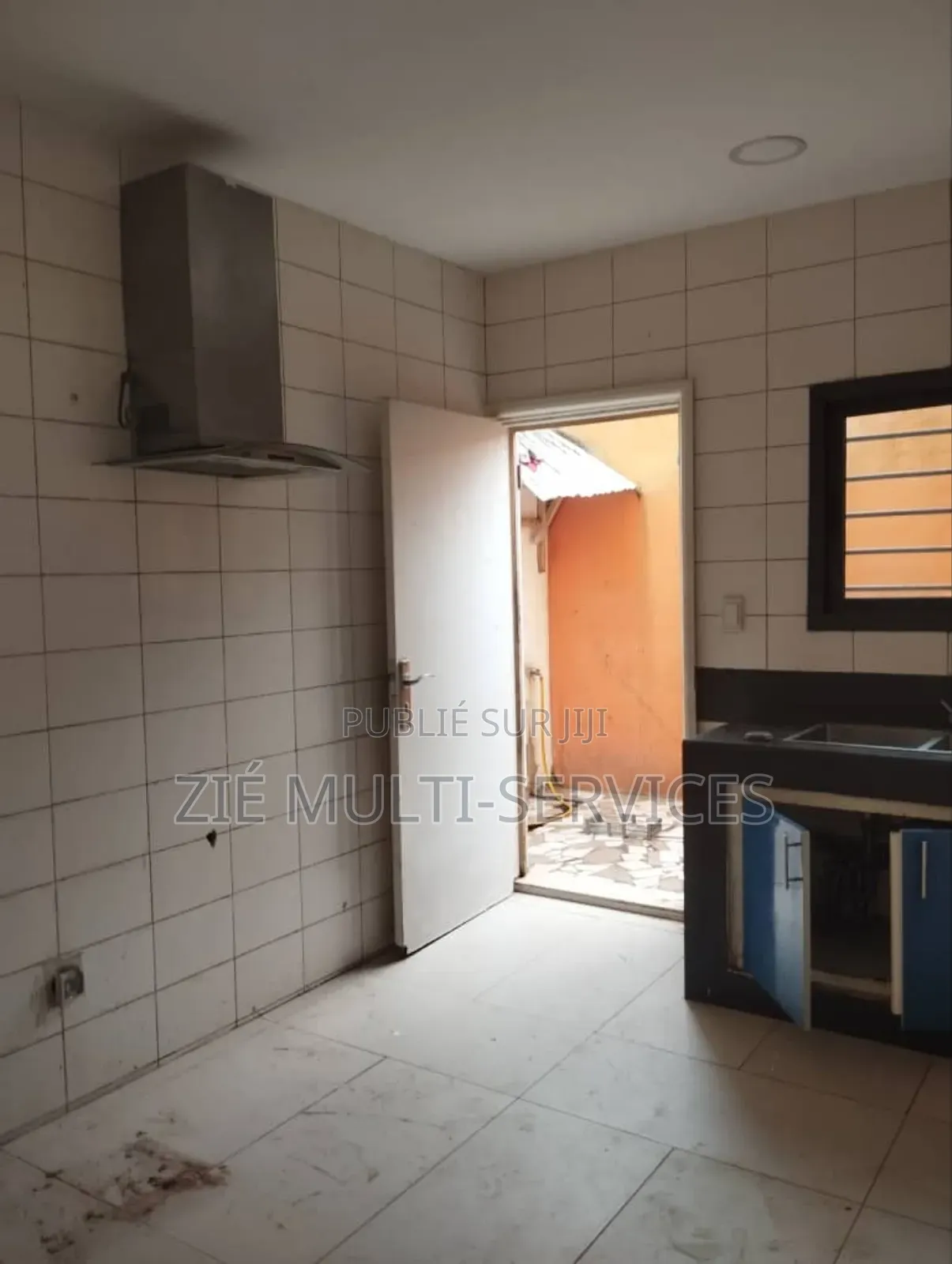 Furnished 5chbre Duplex dans Zié Multi-Service, Cocody à Vendre