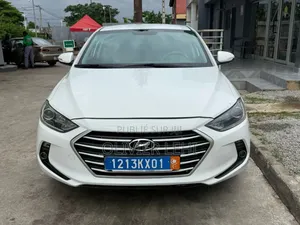 Photo - Hyundai Avante 2018 Blanc