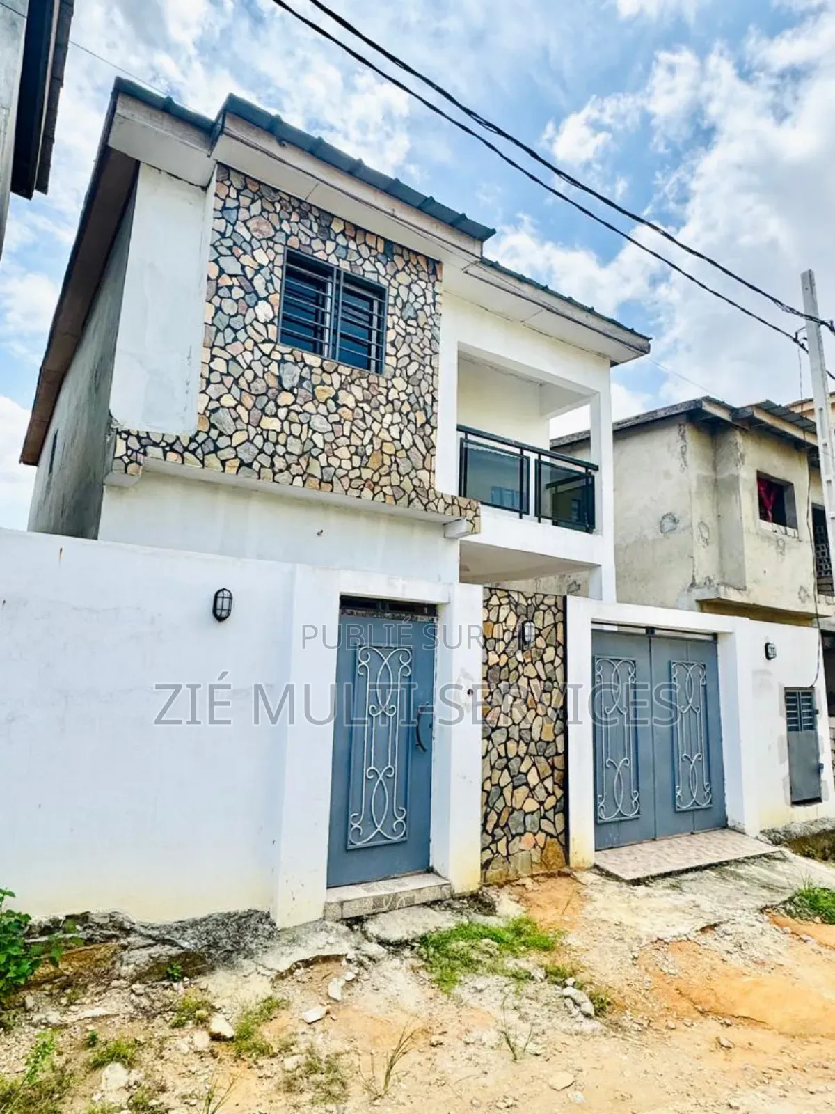 Furnished 5chbre Duplex dans Zié Multi-Service, Cocody à Vendre