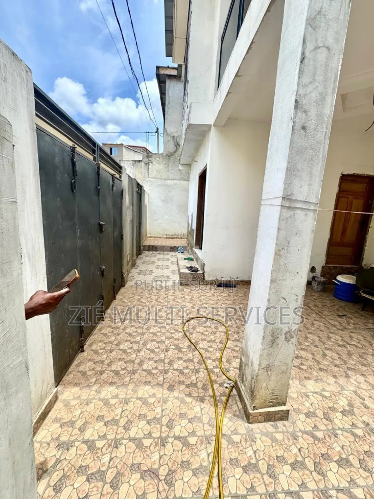 Furnished 5chbre Duplex dans Zié Multi-Service, Cocody à Vendre